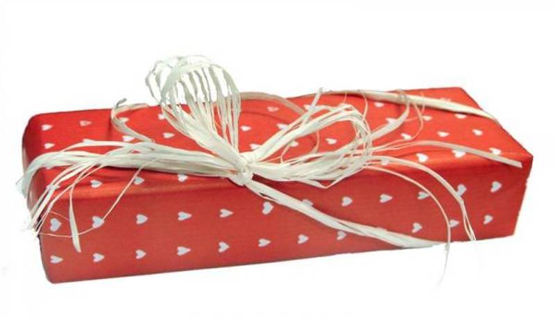 Gavepapir ribbet rød hjerter 57cm x 175m